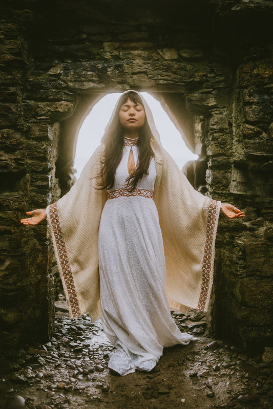Ailbhe Hooded White Druid Cape
