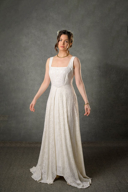 Folkloric Irish wedding dress with square neckline, fitted bodice and full-length flowing skirt in sustainable natural cotton